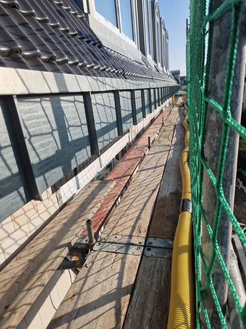 Sheet metal work at the roof edge