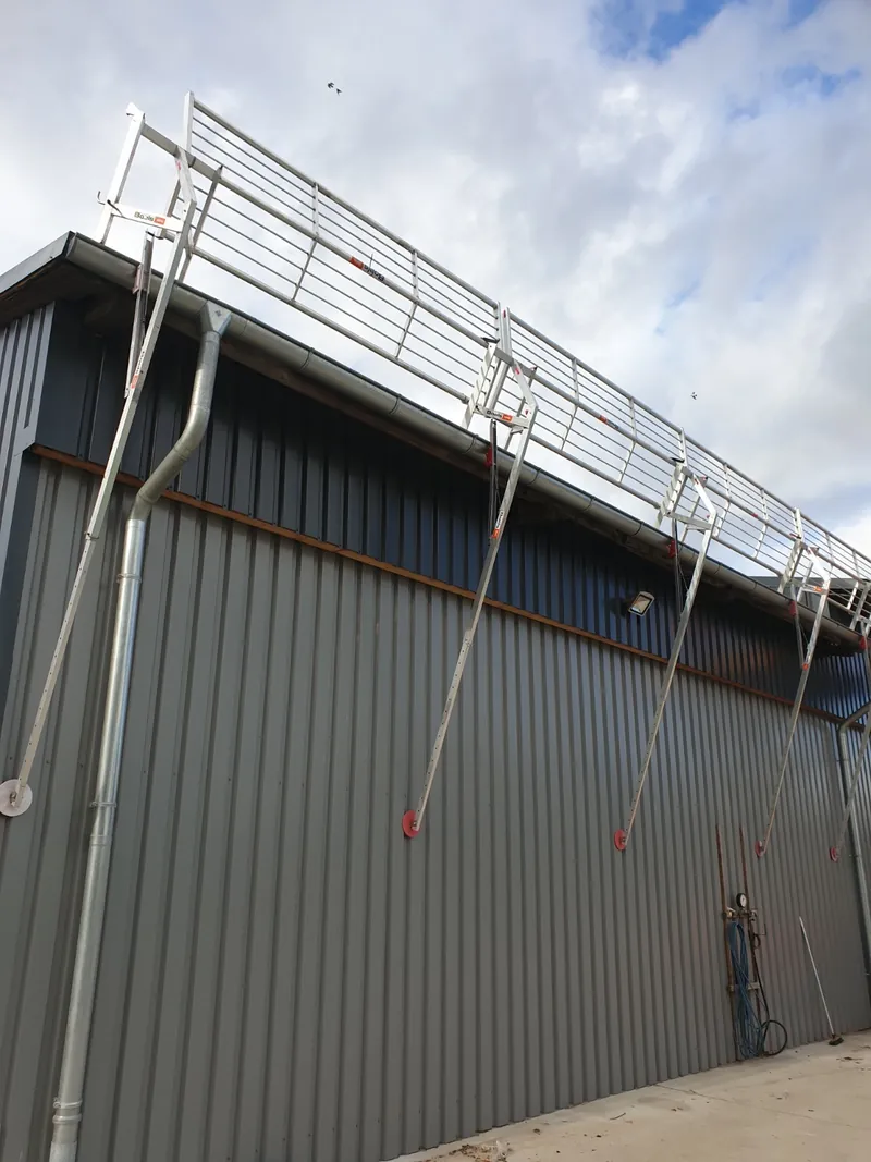New wall cladding with fall protection