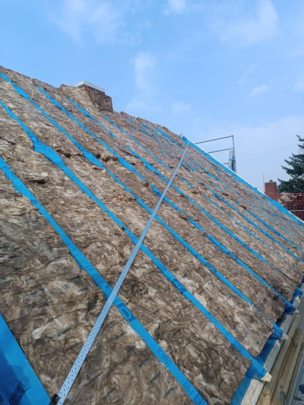 Between-rafter insulation in a pitched roof