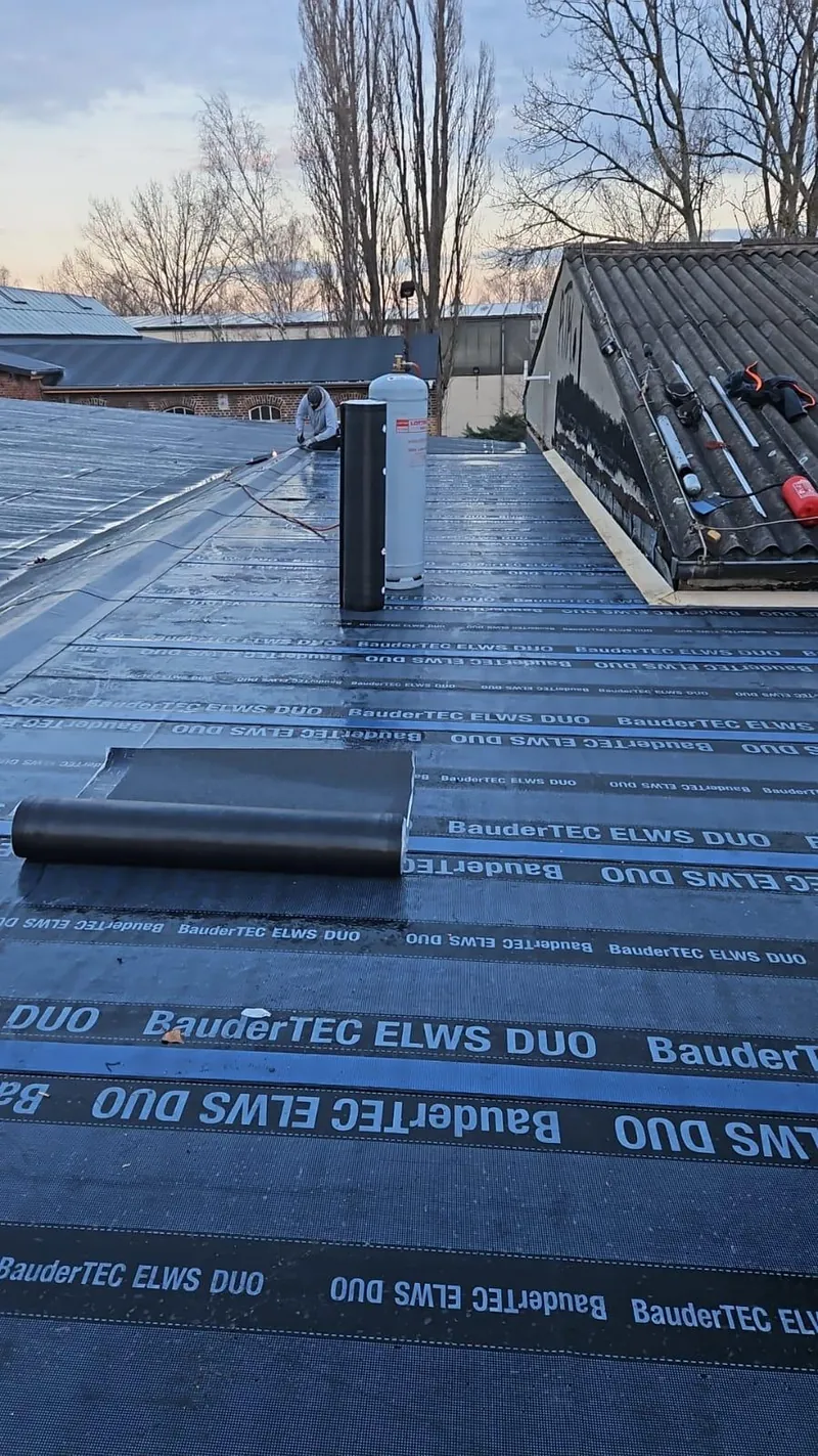 Laying the waterproofing membrane